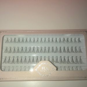 Individual black faux lashes
